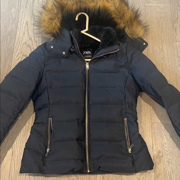 Zara Women's Black Puffer Coat with Faux Fur Trim - Picture 2 of 4